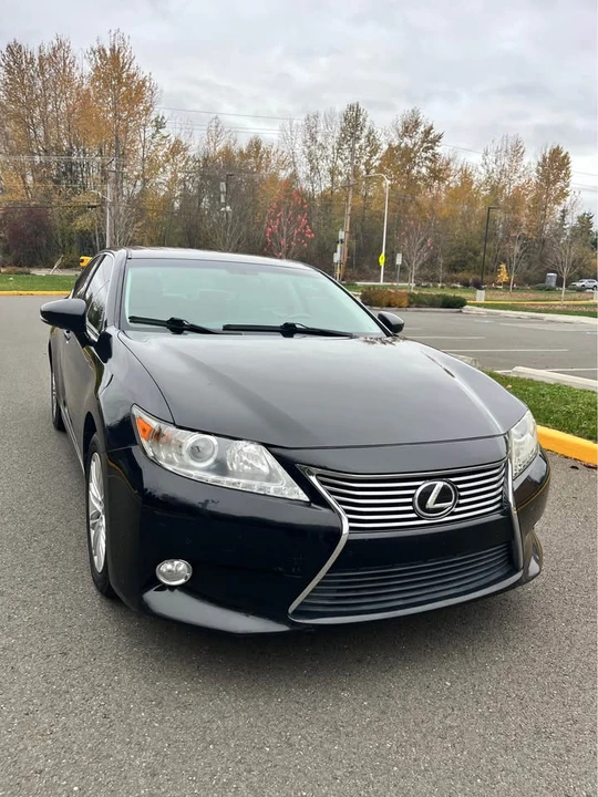 2014 Lexus ES 6th Gen - Image 4 of 10