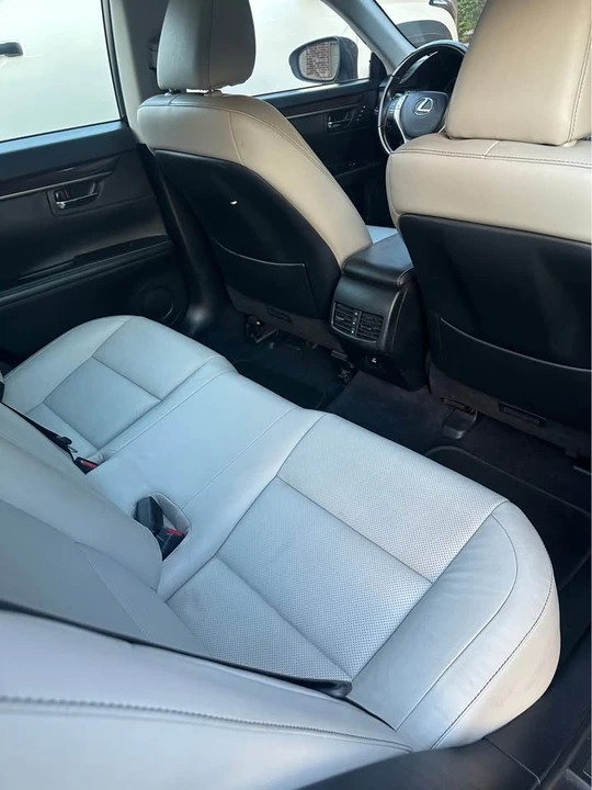 2014 Lexus ES 6th Gen - Image 15 of 19