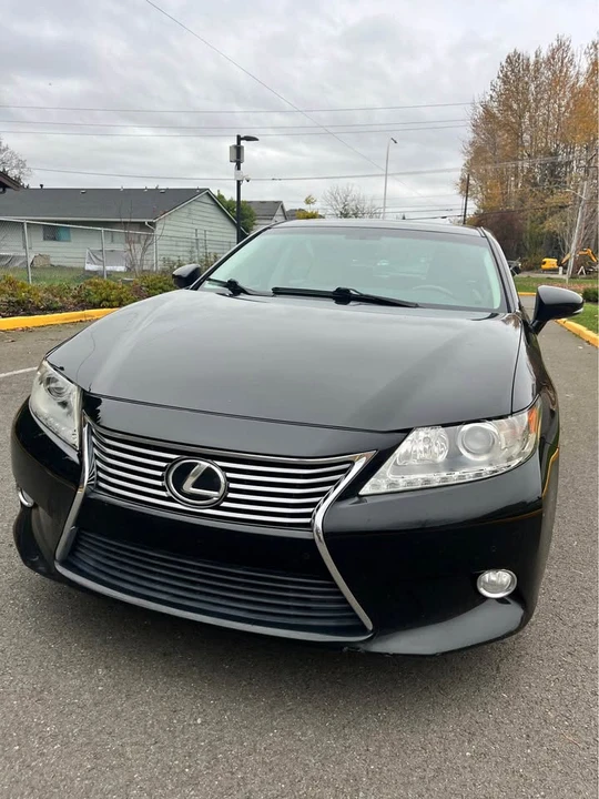 2014 Lexus ES 6th Gen - Image 7 of 10