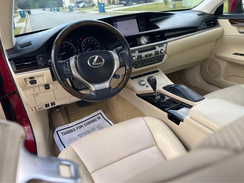 2014 Lexus ES 6th Gen - Image 11 of 19