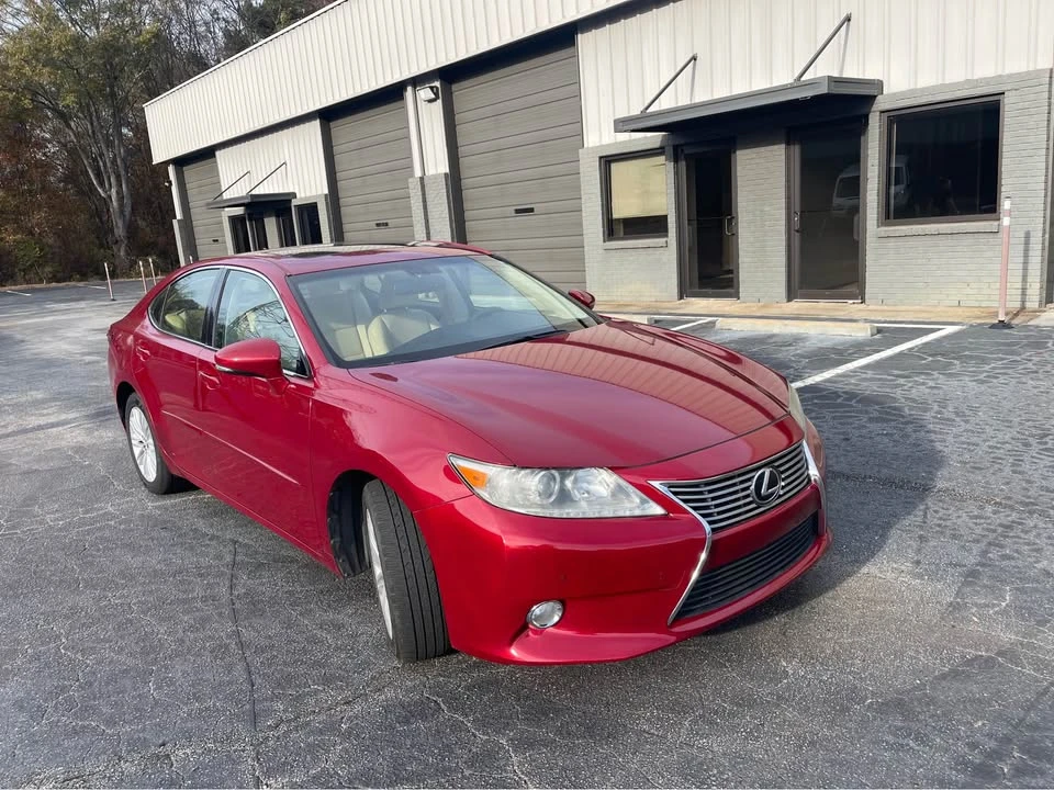 2014 Lexus ES 6th Gen - Image 5 of 19