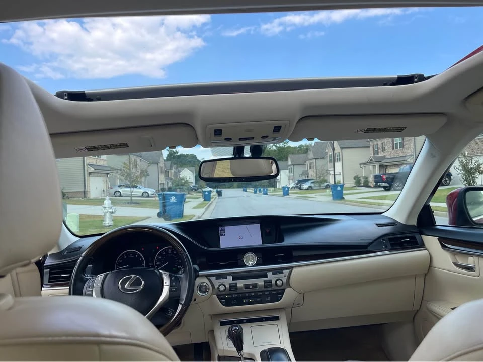 2014 Lexus ES 6th Gen - Image 15 of 19