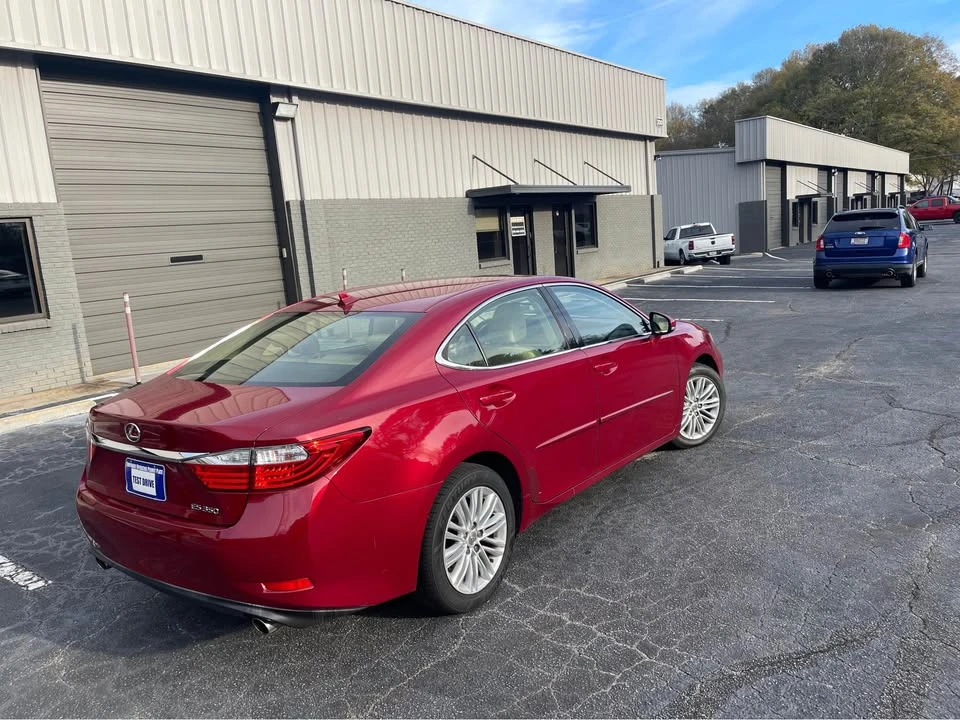 2014 Lexus ES 6th Gen - Image 7 of 19