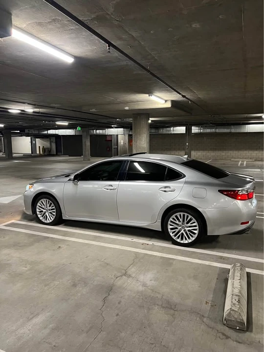 2014 Lexus ES 6th Gen - Image 7 of 13