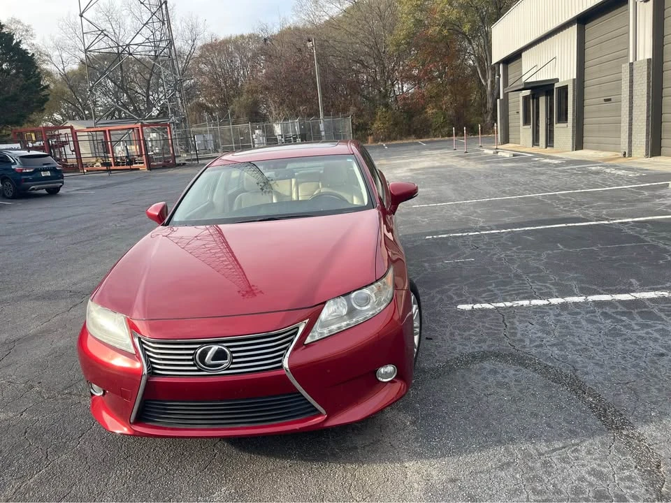 2014 Lexus ES 6th Gen - Image 6 of 19