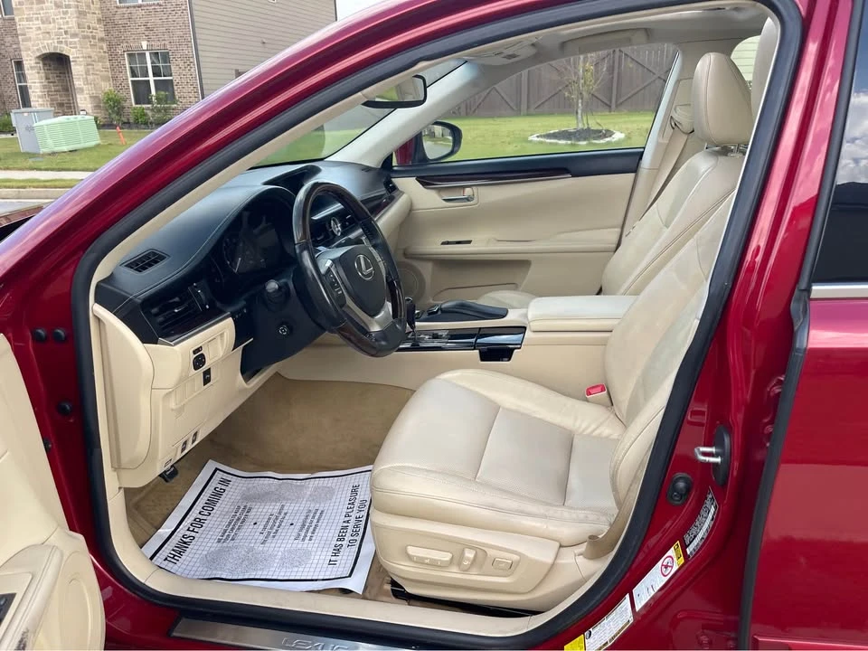 2014 Lexus ES 6th Gen - Image 13 of 19