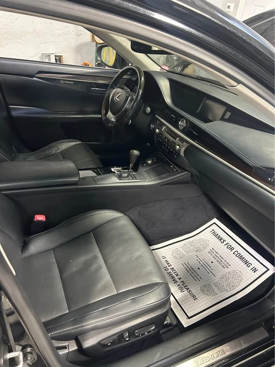 2014 Lexus ES 6th Gen - Image 9 of 11