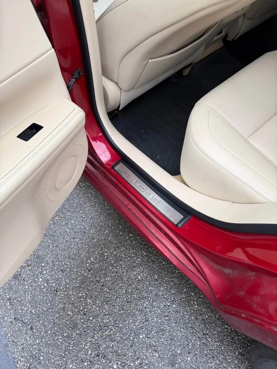 2014 Lexus ES 6th Gen - Image 9 of 20