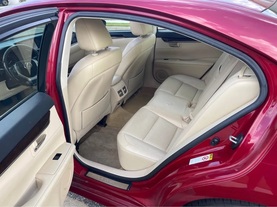 2014 Lexus ES 6th Gen - Image 12 of 19
