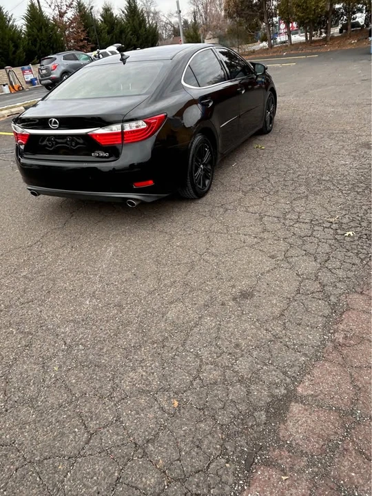 2014 Lexus ES 6th Gen - Image 6 of 11