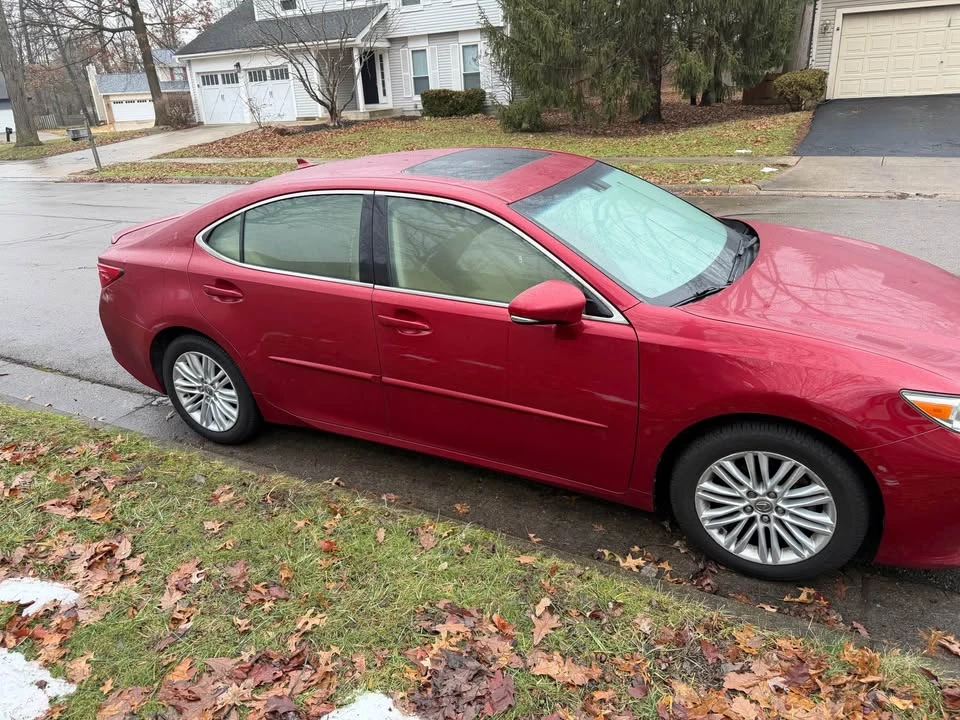 2014 Lexus ES 6th Gen - Image 18 of 20