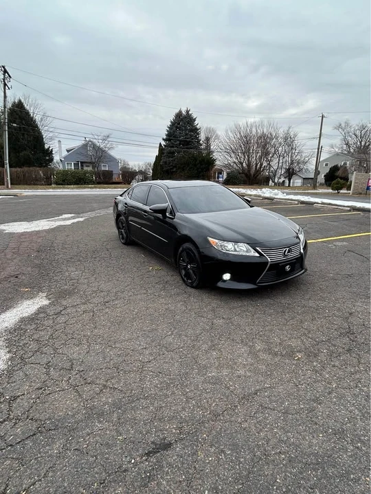 2014 Lexus ES 6th Gen - Image 3 of 11