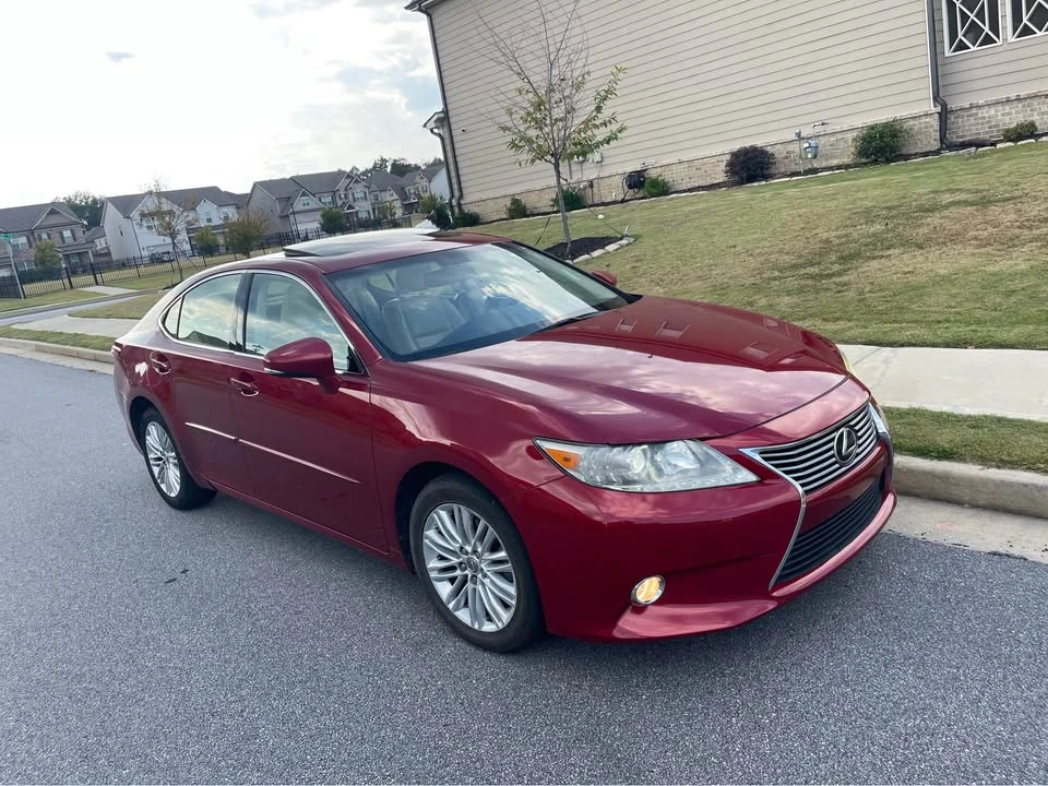 2014 Lexus ES 6th Gen - Image 10 of 19