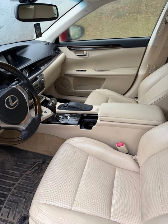 2014 Lexus ES 6th Gen - Image 16 of 20