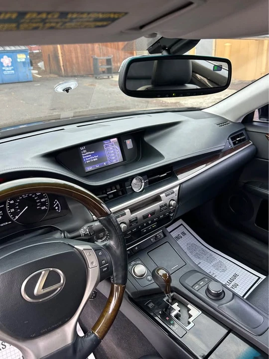 2014 Lexus ES 6th Gen - Image 7 of 11