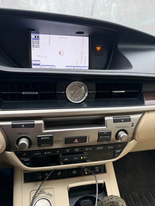 2014 Lexus ES 6th Gen - Image 4 of 20