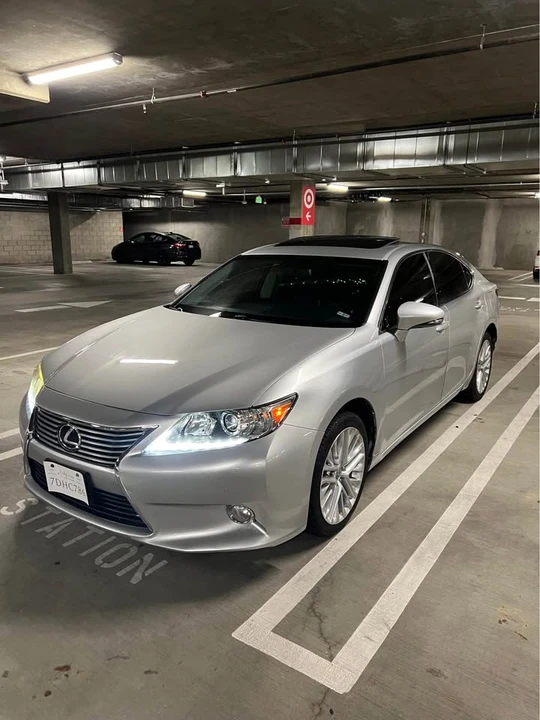 2014 Lexus ES 6th Gen - Image 2 of 13