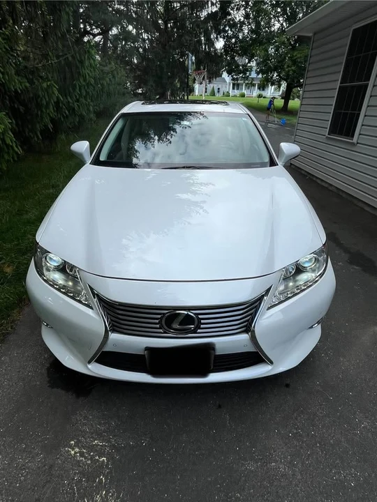 2014 Lexus ES 6th Gen - Image 7 of 11
