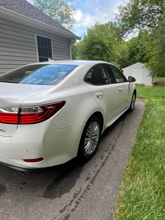 2014 Lexus ES 6th Gen - Image 4 of 11