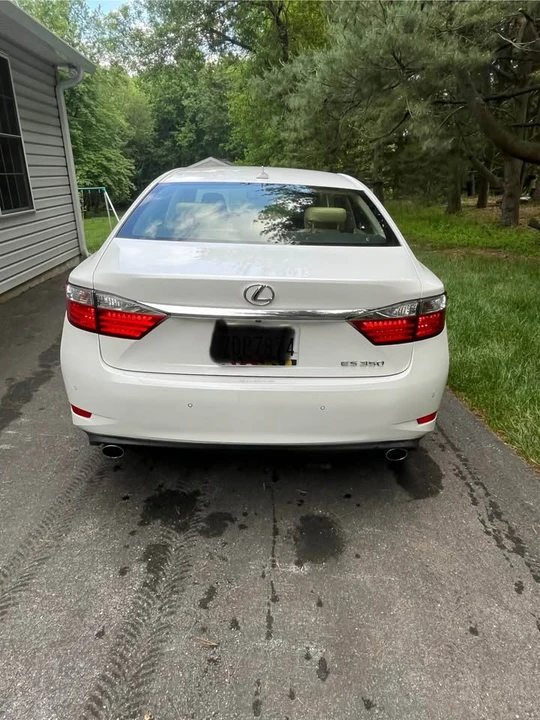 2014 Lexus ES 6th Gen - Image 3 of 11