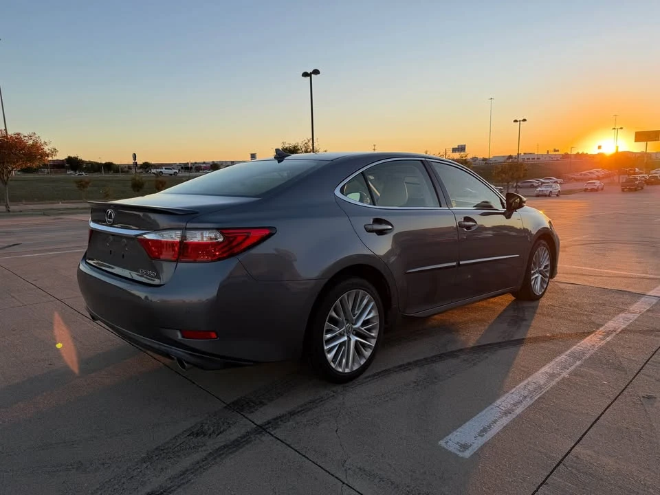 2014 Lexus ES 6th Gen - Image 6 of 18
