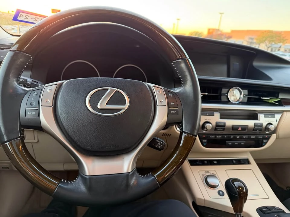 2014 Lexus ES 6th Gen - Image 18 of 18