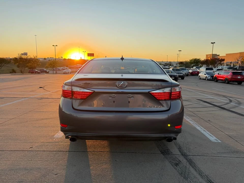 2014 Lexus ES 6th Gen - Image 5 of 18