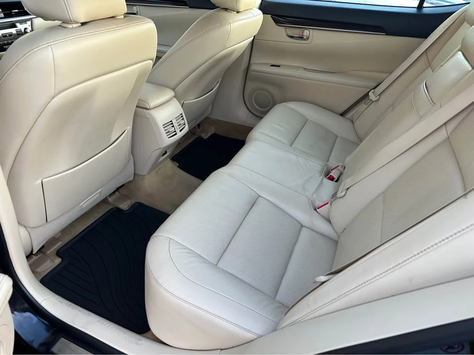 2014 Lexus ES 6th Gen - Image 15 of 20