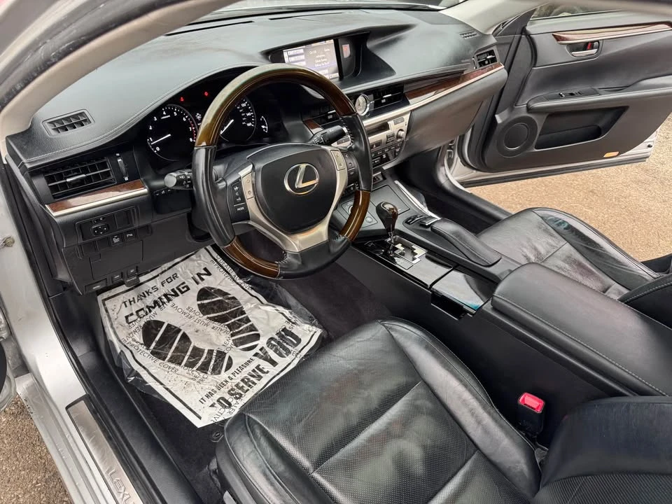 2014 Lexus ES 6th Gen - Image 12 of 18