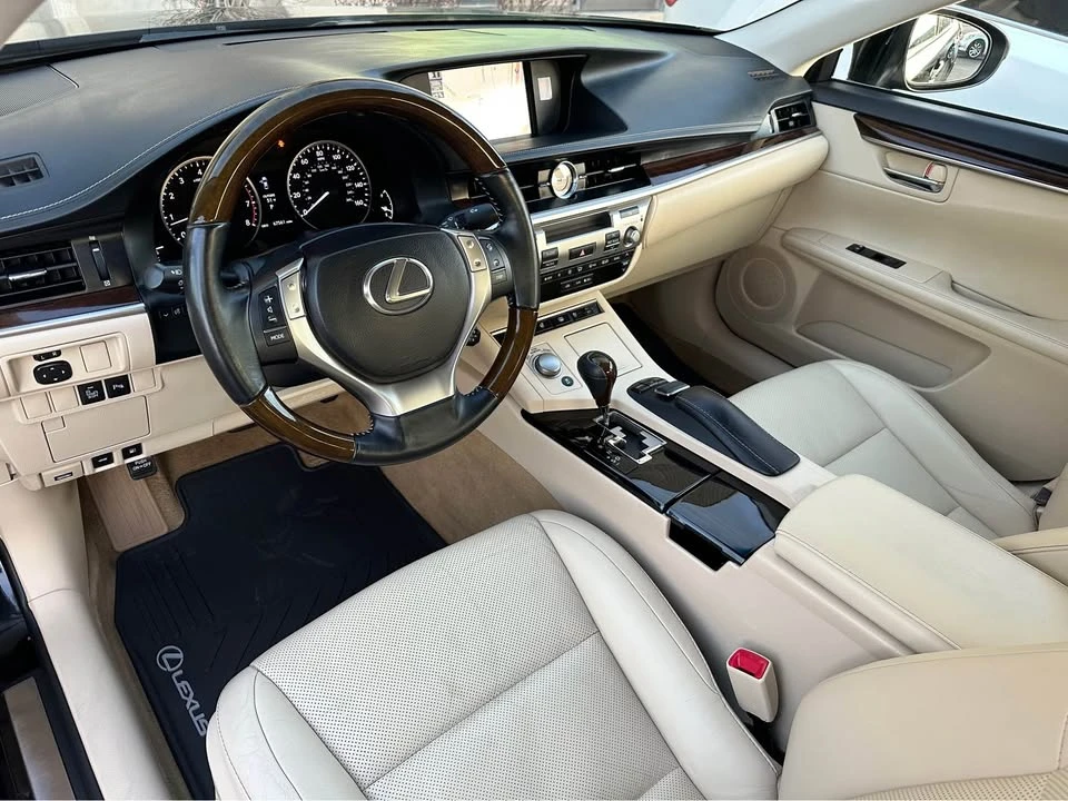 2014 Lexus ES 6th Gen - Image 17 of 20