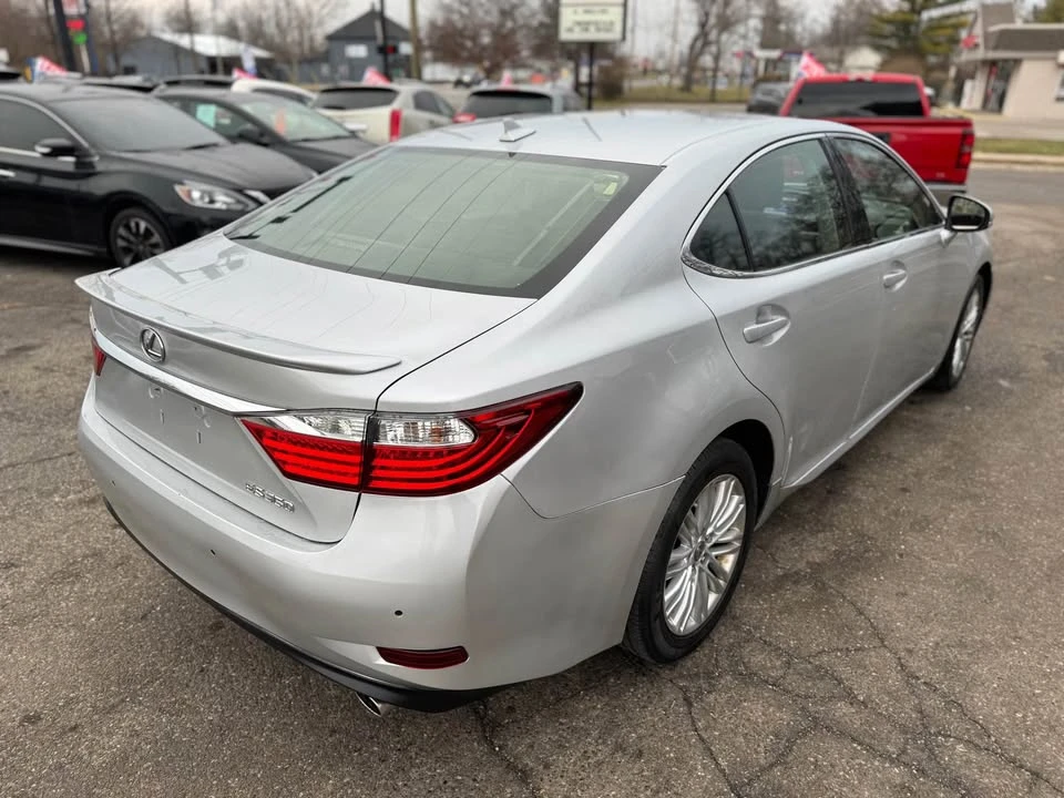 2014 Lexus ES 6th Gen - Image 7 of 18