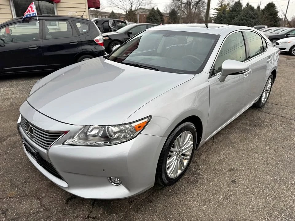 2014 Lexus ES 6th Gen - Image 3 of 18