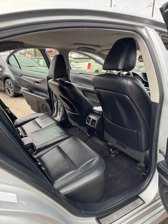 2014 Lexus ES 6th Gen - Image 14 of 18