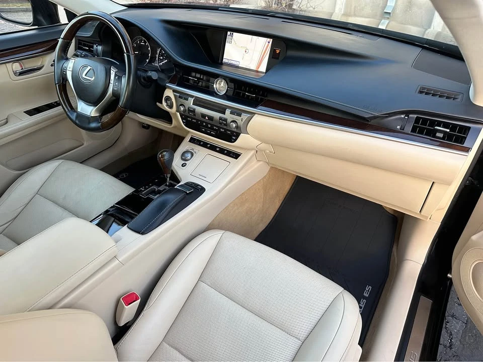 2014 Lexus ES 6th Gen - Image 9 of 20