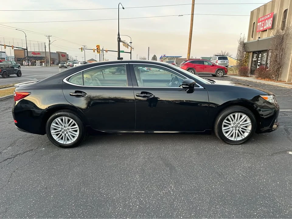 2014 Lexus ES 6th Gen - Image 5 of 20