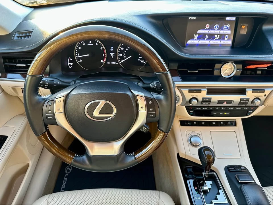 2014 Lexus ES 6th Gen - Image 11 of 20