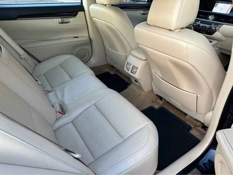 2014 Lexus ES 6th Gen - Image 14 of 20