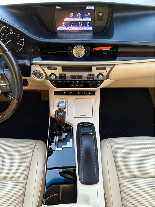 2014 Lexus ES 6th Gen - Image 12 of 20