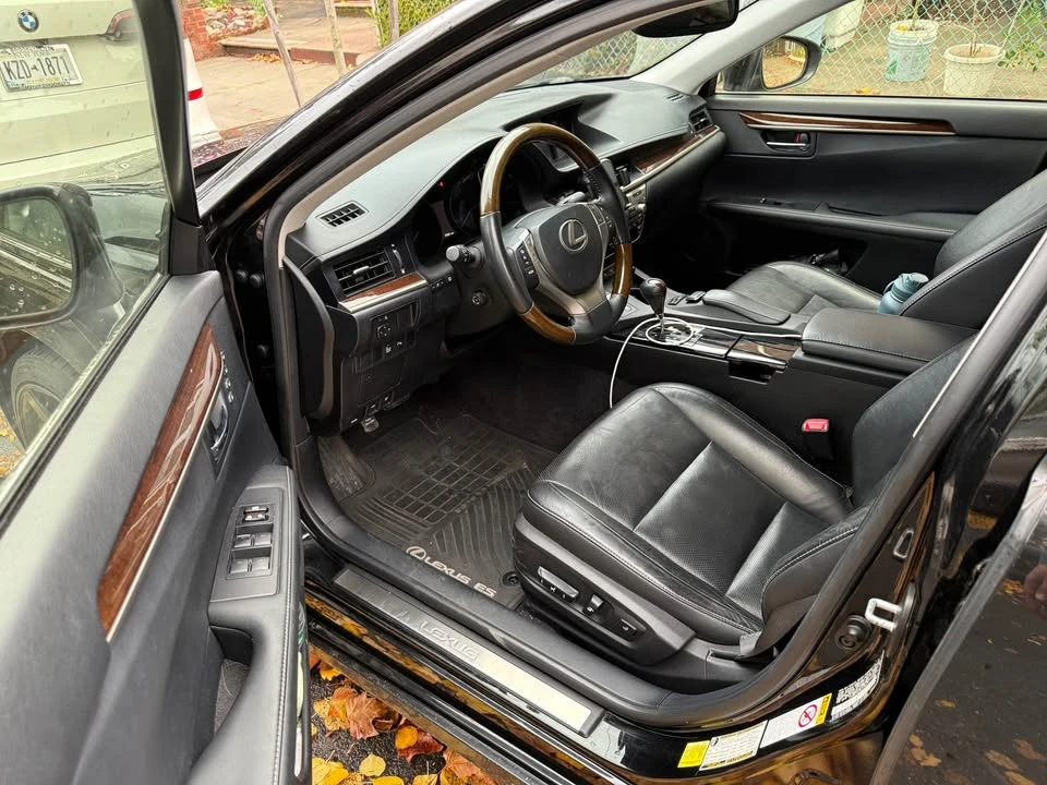 2014 Lexus ES 6th Gen - Image 7 of 9