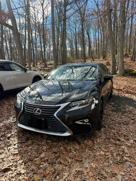2014 Lexus ES 6th Gen - Image 5 of 9