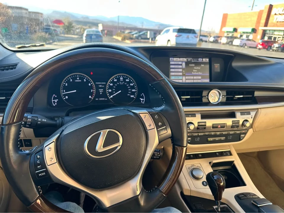 2014 Lexus ES 6th Gen - Image 2 of 2