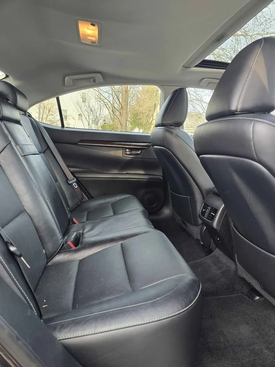 2014 Lexus ES 6th Gen - Image 9 of 16