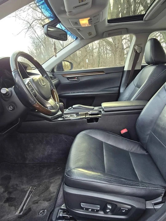 2014 Lexus ES 6th Gen - Image 6 of 16