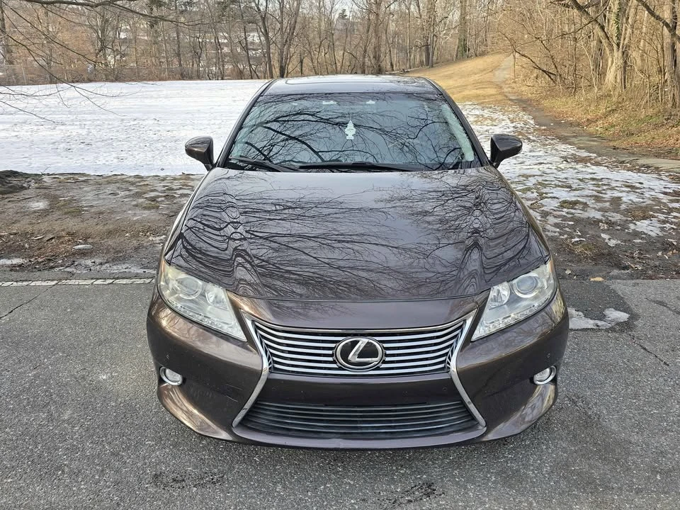 2014 Lexus ES 6th Gen - Image 14 of 16