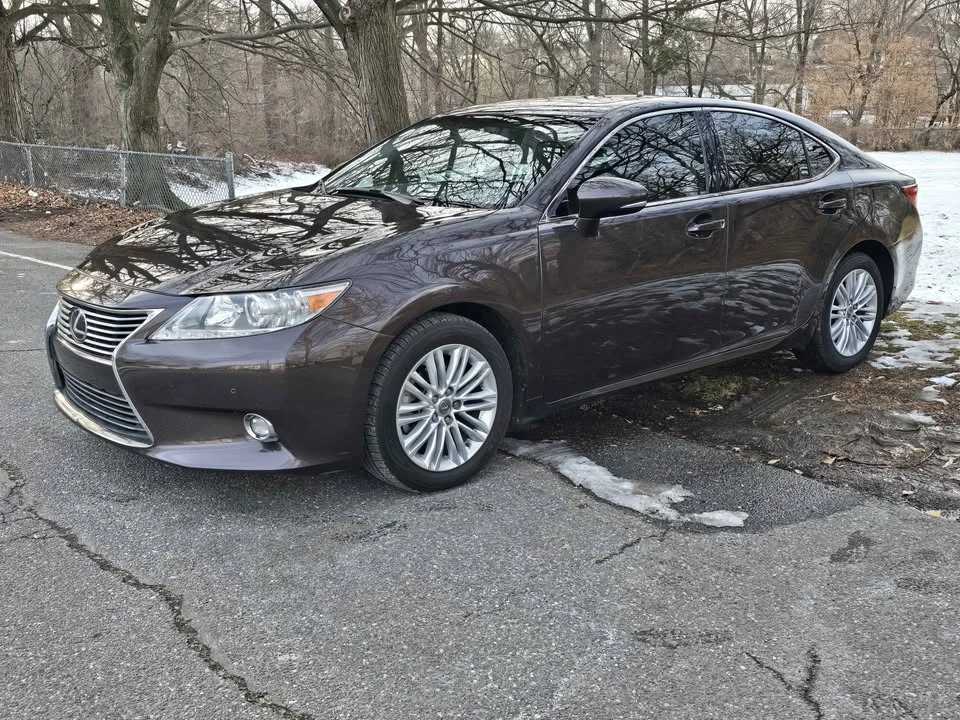 2014 Lexus ES 6th Gen - Image 2 of 16