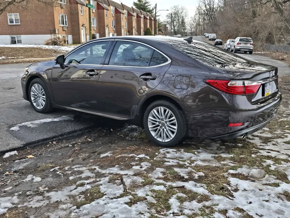 2014 Lexus ES 6th Gen - Image 3 of 16