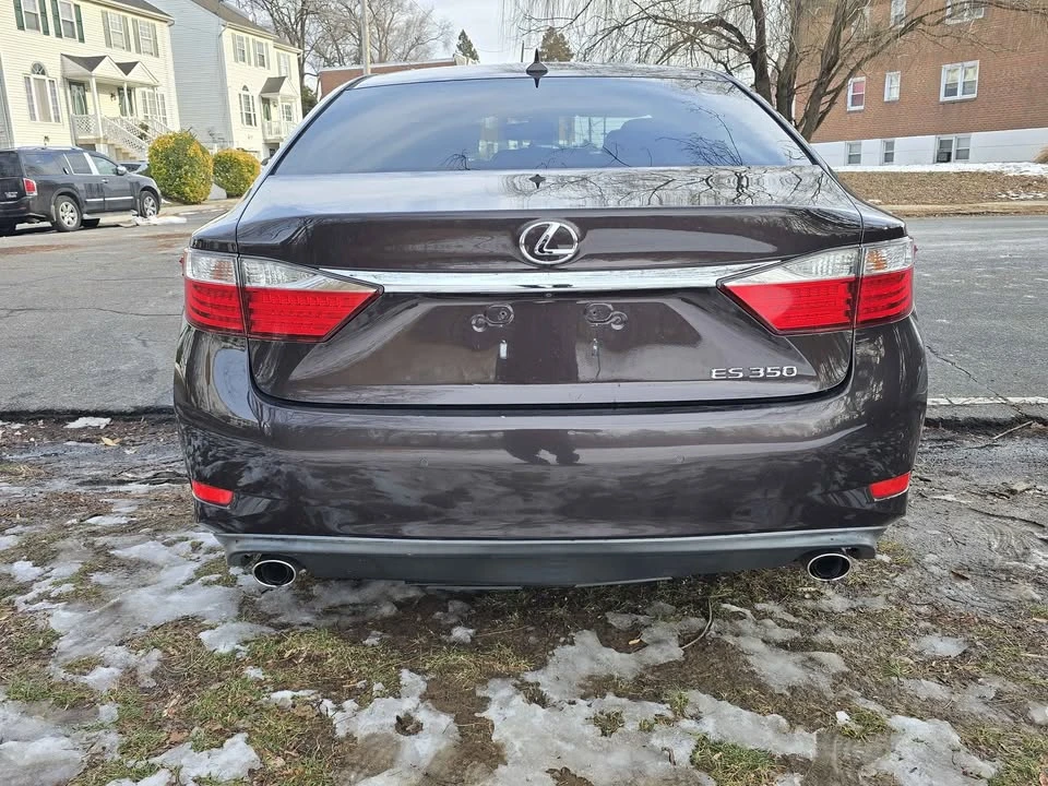 2014 Lexus ES 6th Gen - Image 15 of 16