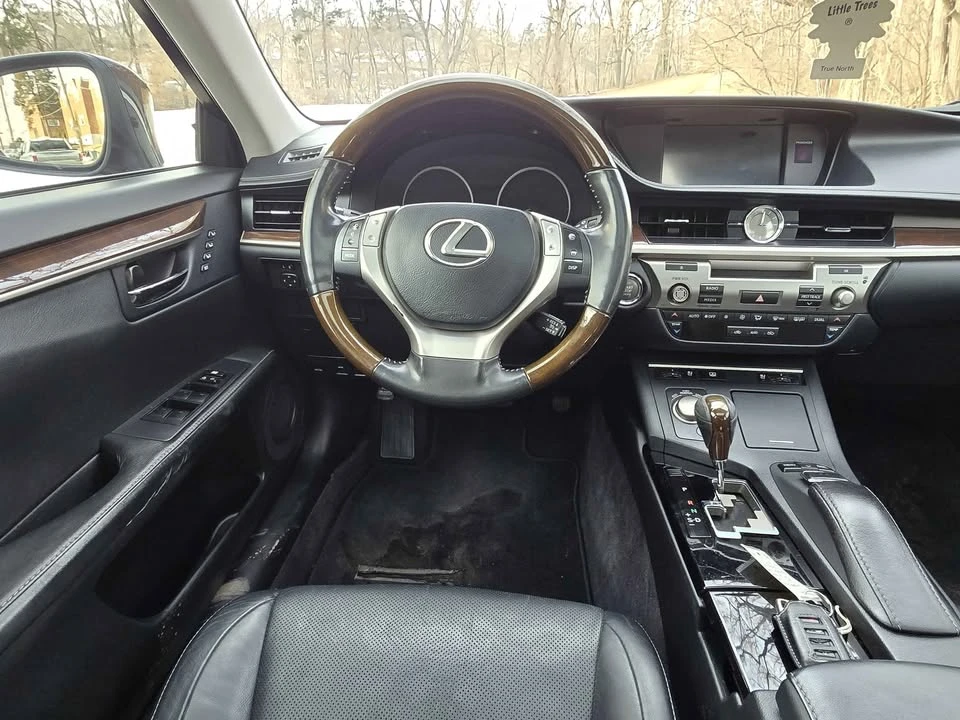 2014 Lexus ES 6th Gen - Image 13 of 16