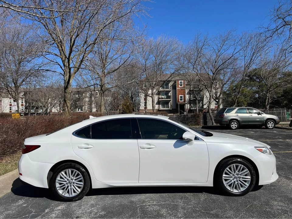 2014 Lexus ES 6th Gen - Image 4 of 20