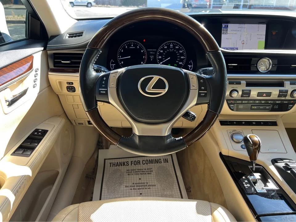 2014 Lexus ES 6th Gen - Image 17 of 20